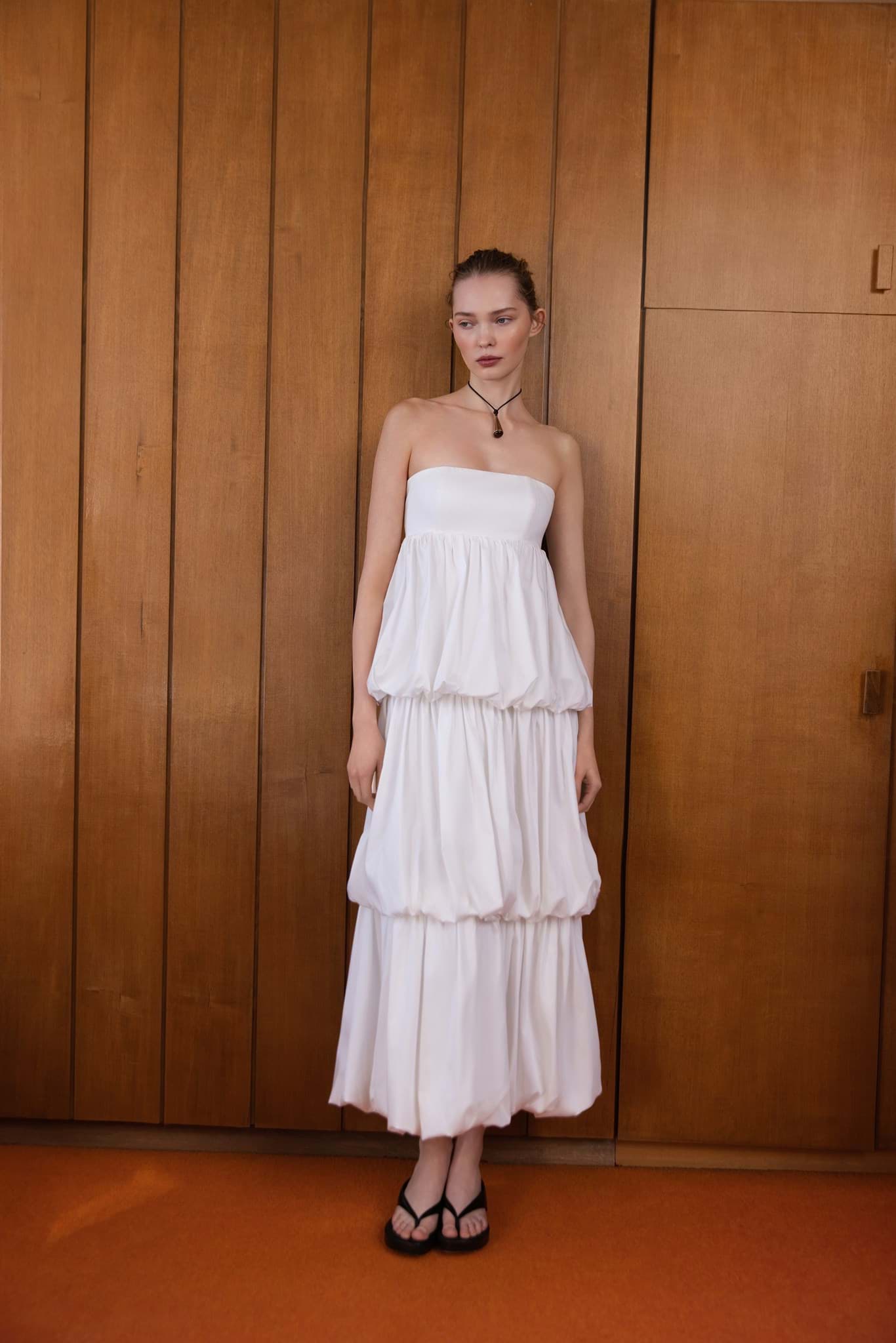 Sugar Cloud Dress in White resmi